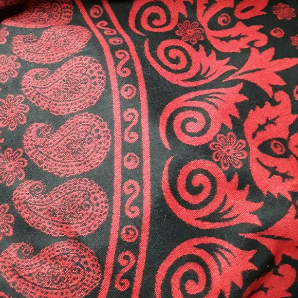 Unique patterned shawl - Picture 6 of 6